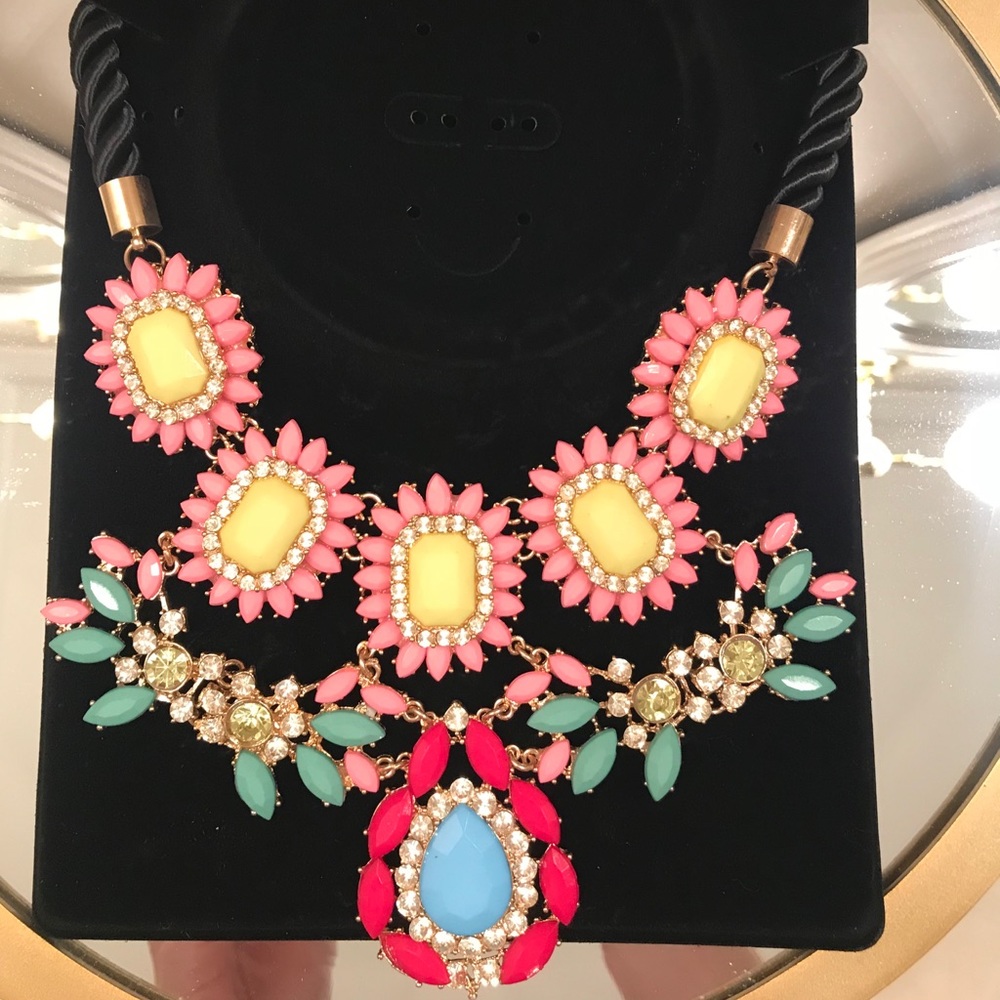⚡️FLASH SALE ⚡️Tropical Garden Statement Necklace - Picture 4 of 4